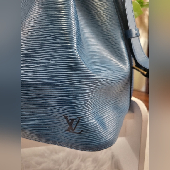 Authentic Vintage Louis Vuitton Blue Epi Bucket Noe - Picture 12 of 16